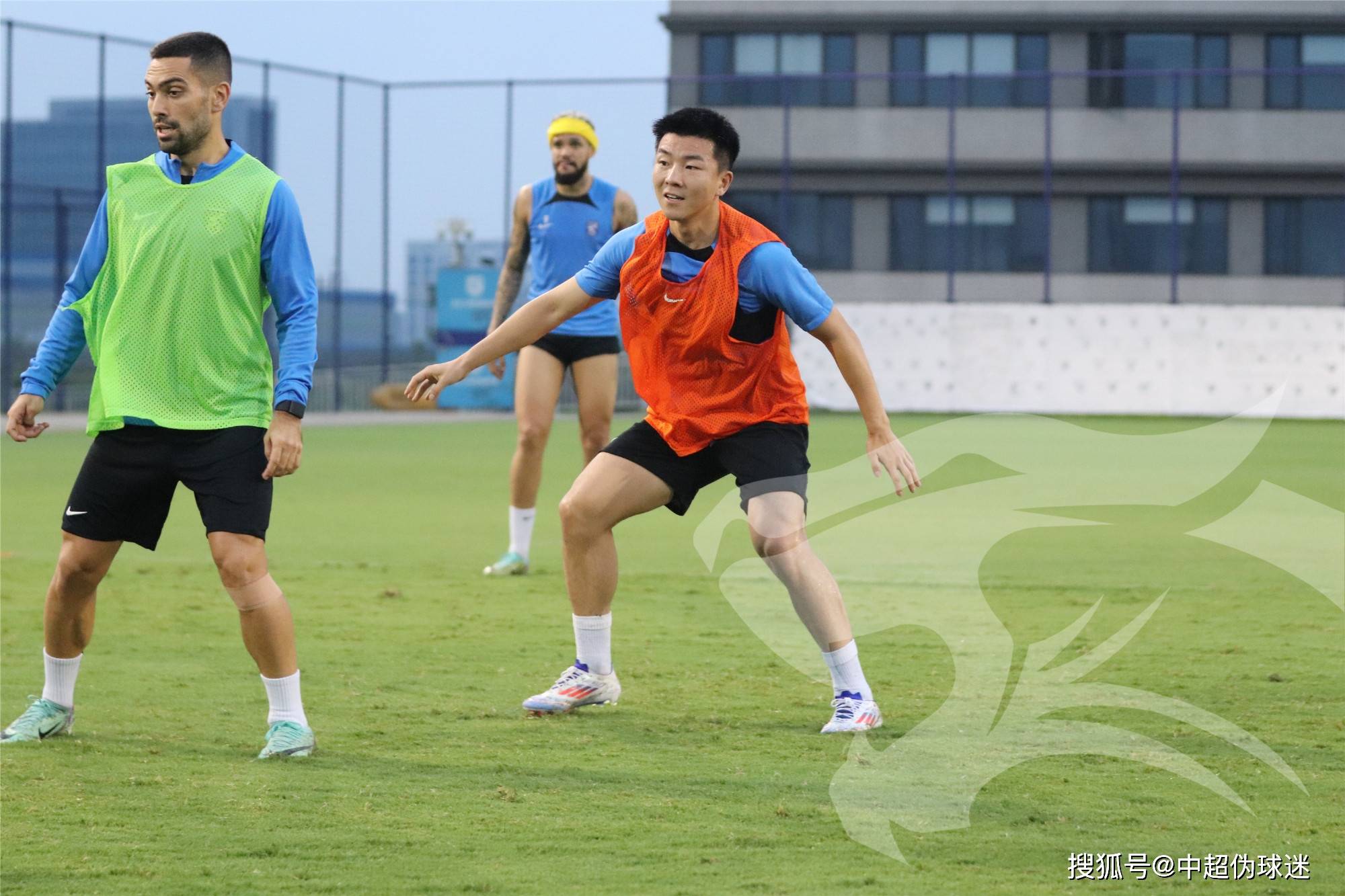 申花与上港互动激烈,胜负未分胜负难测的简单介绍 申花与上港互动激烈,胜负未分胜负难测的简单介绍