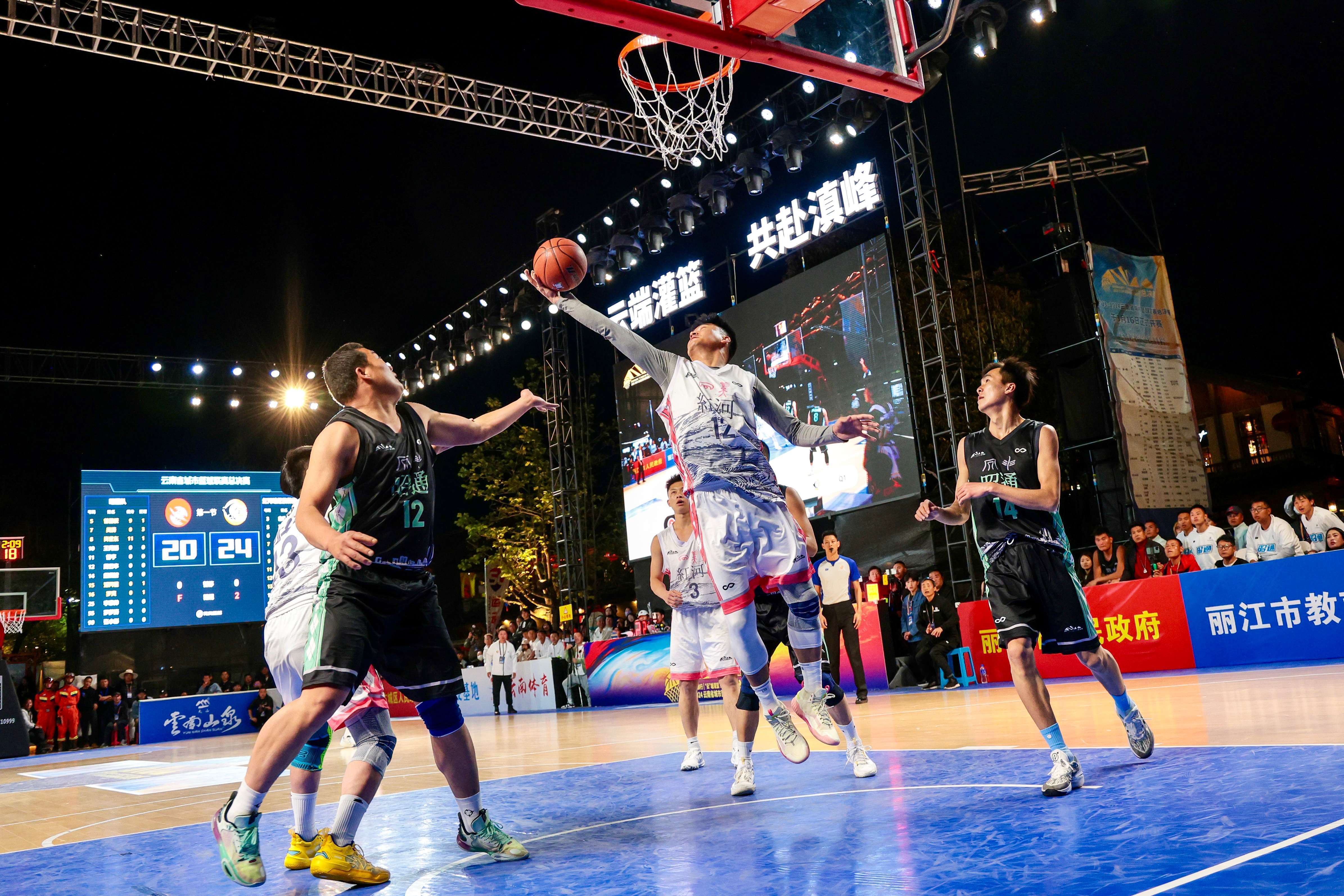 篮球赛场上的实力对比再次呈现,球队竞争日益激烈的简单介绍 篮球赛场上的实力对比再次呈现,球队竞争日益激烈的简单介绍