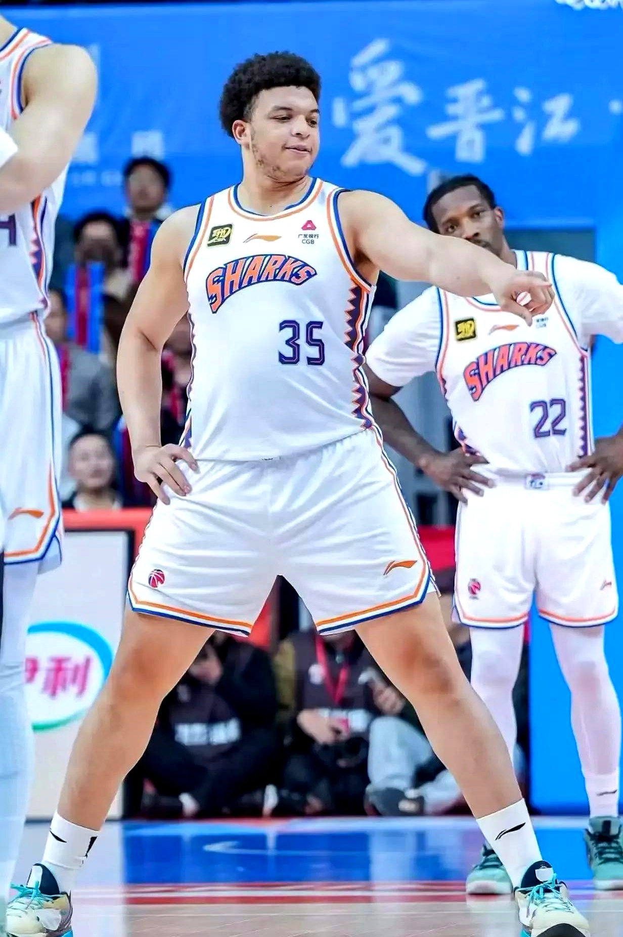 开云体育官网-上海男篮在新疆队不敌对手，遗憾失利的简单介绍