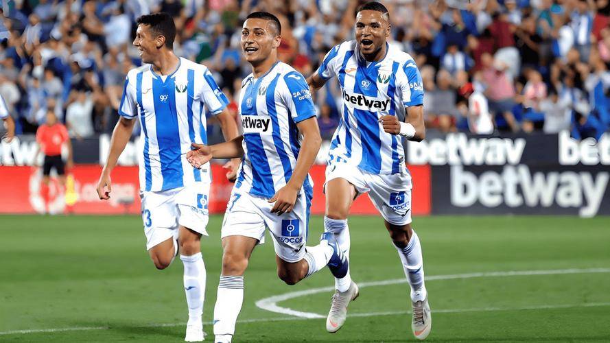 包含奥萨苏纳客场小胜切尔西，实现联赛双杀的词条