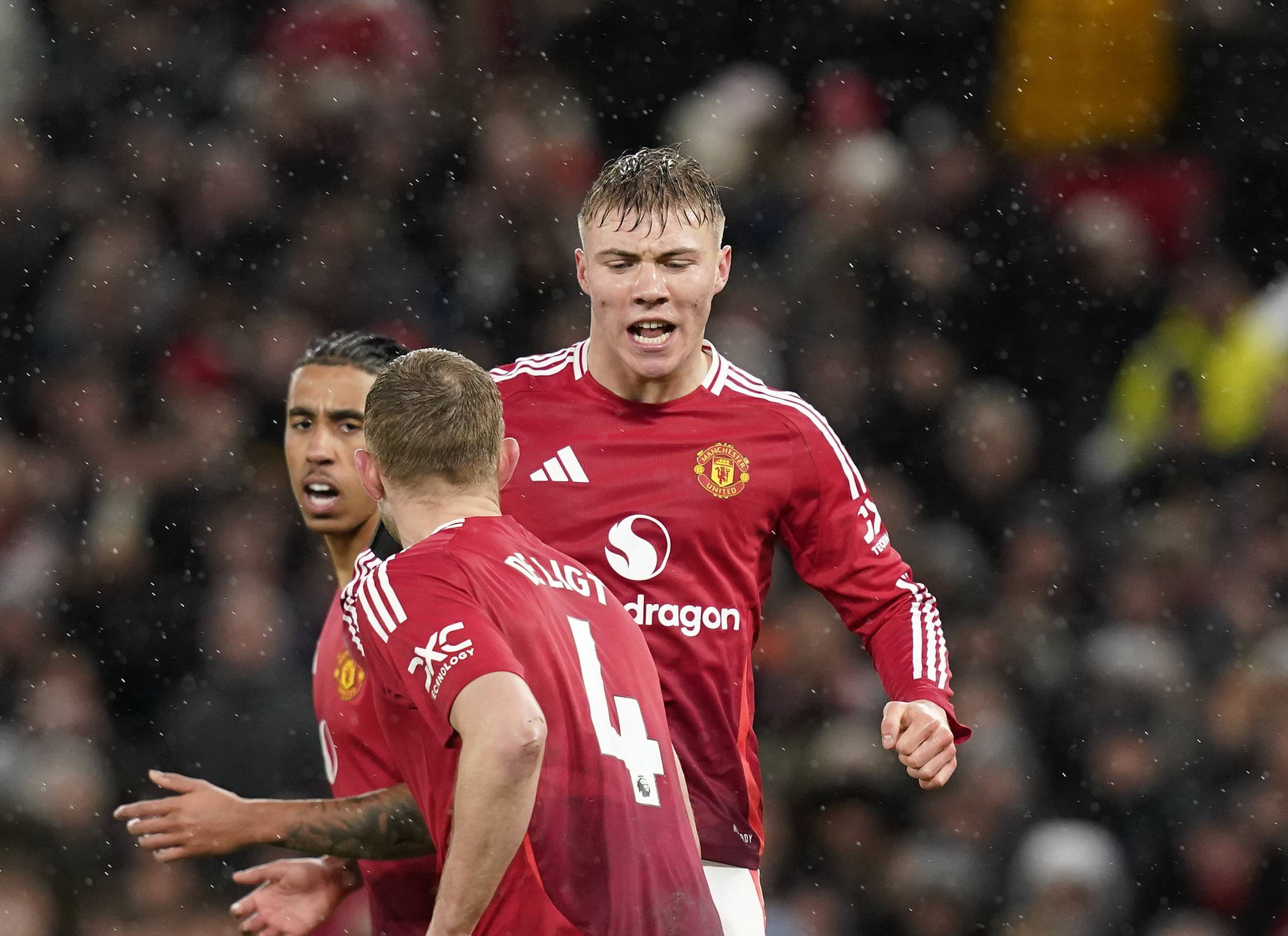 纽伦堡门将神勇扑救，保护球门不失