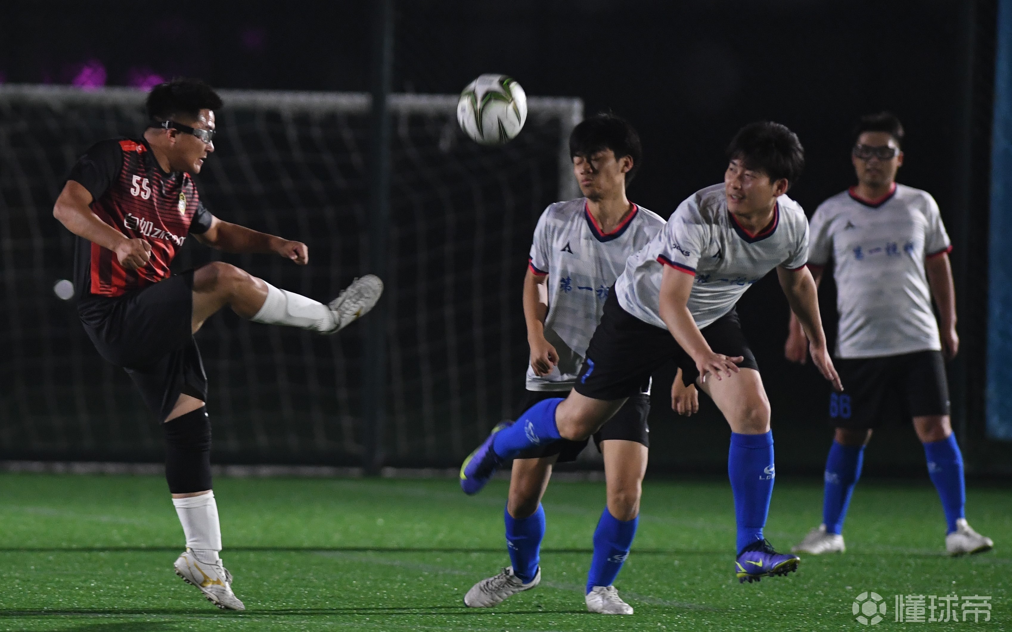 包含国内足球职业联赛激烈角逐精彩继续的词条