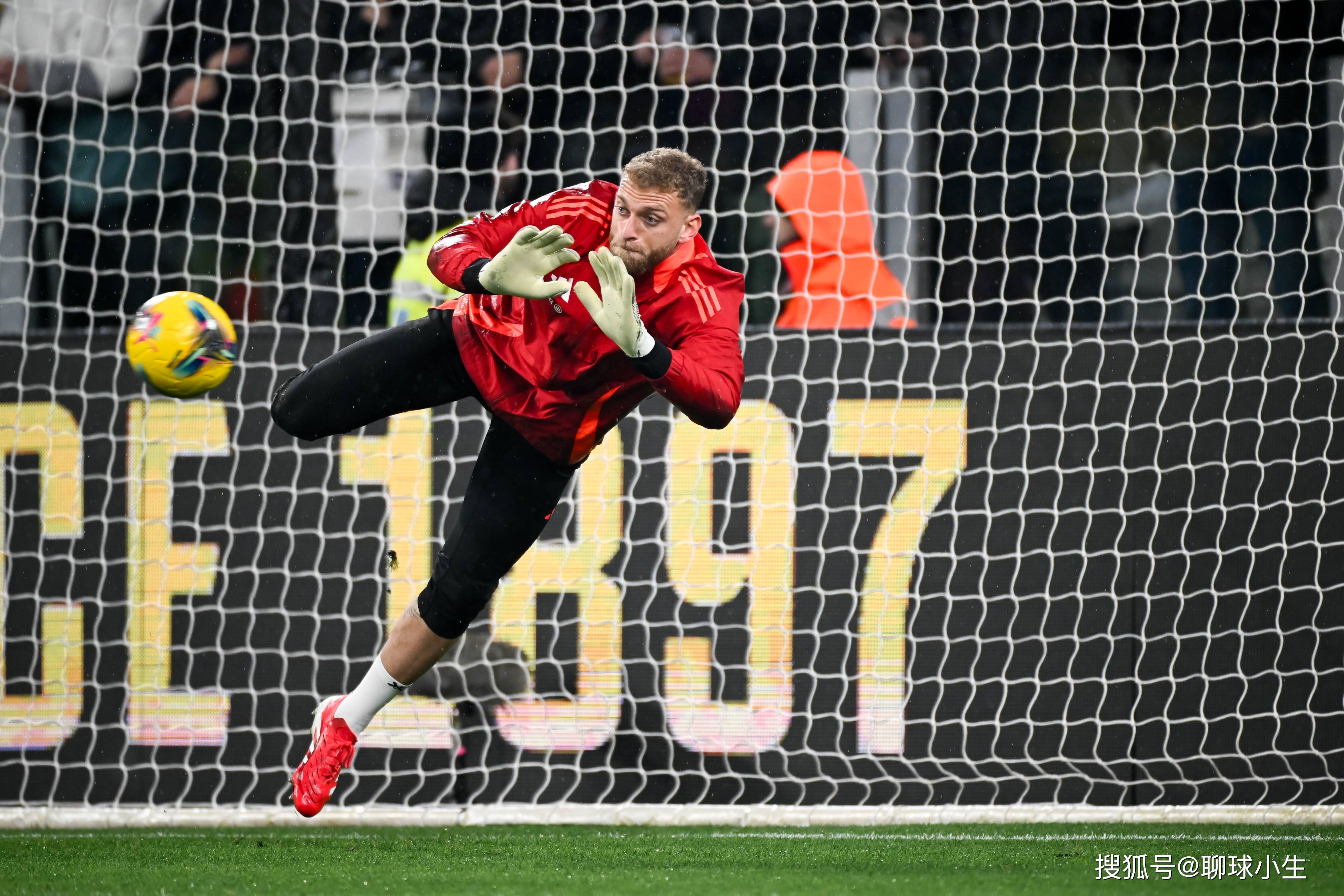 尤文图斯淘汰赛提前出局,球迷惋惜 尤文图斯淘汰赛提前出局,球迷惋惜