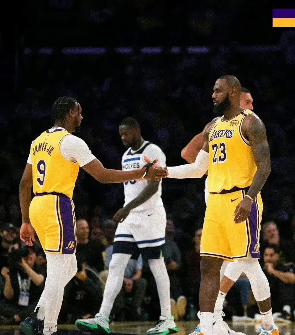 开云下载-湖人逆转雄鹿，詹姆斯再现三双神迹统治比赛的简单介绍