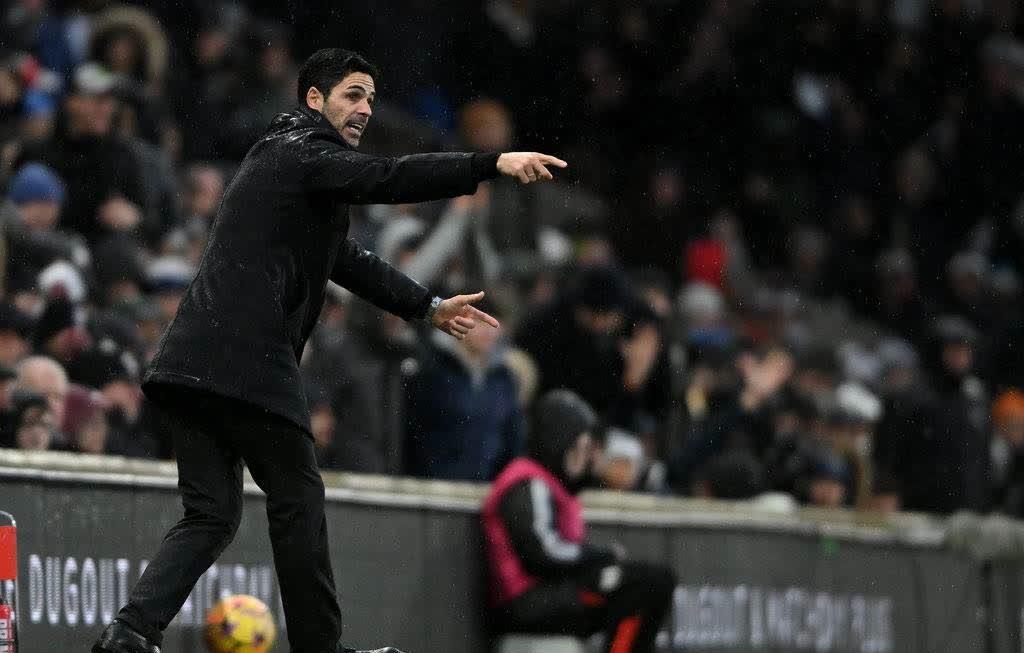 开云体育下载-阿森纳球员状态低迷，主帅连夜研究战术