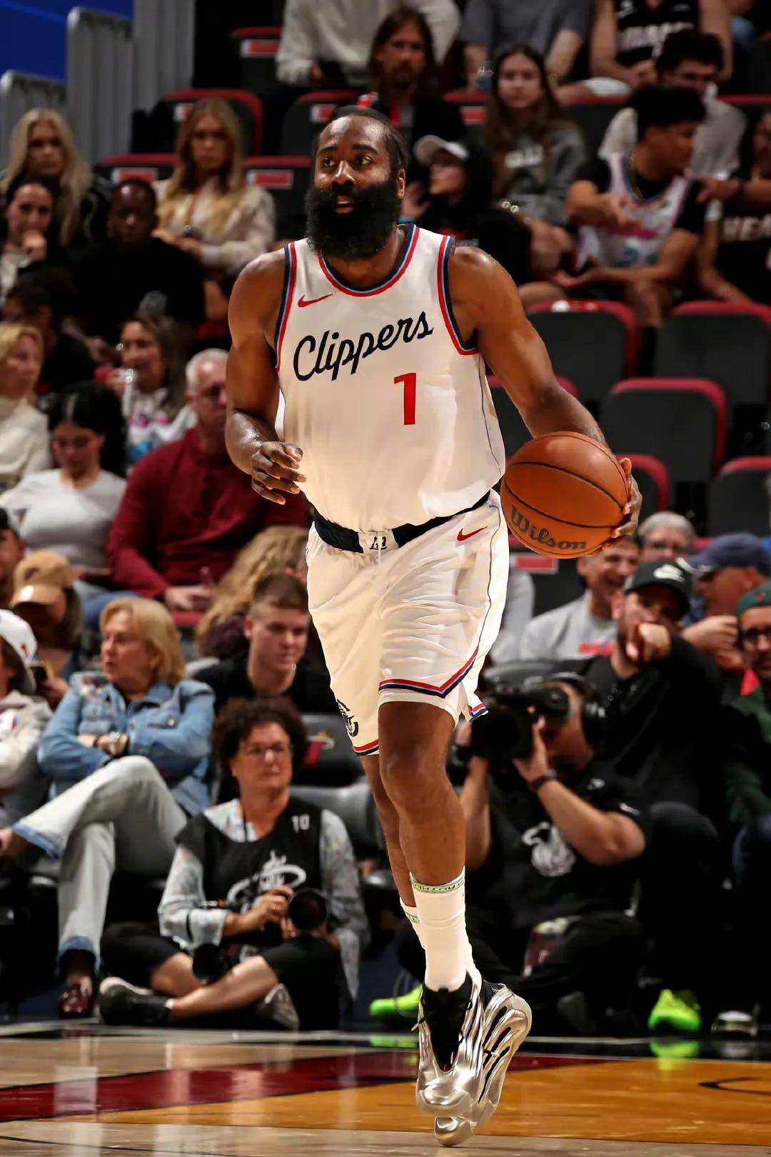 火箭客场击败灰熊，哈登状态飙升