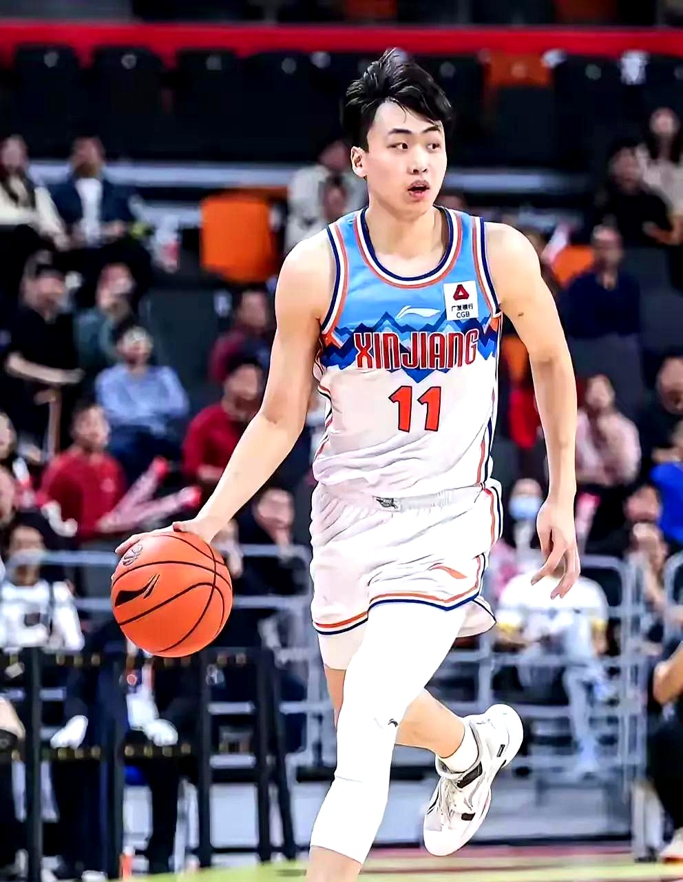 包含新疆男篮教练组集思广益备战决赛，谨慎出击！的词条