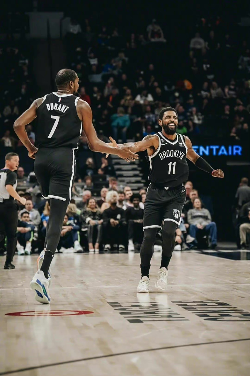 尼克斯压制灰熊欧文29分称霸内线