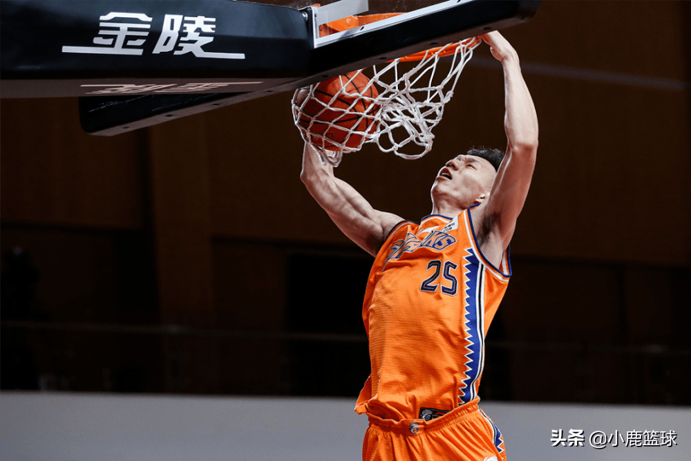 阿尔及利亚篮球英雄加盟西班牙超级联赛,耀眼登场 阿尔及利亚篮球英雄加盟西班牙超级联赛,耀眼登场