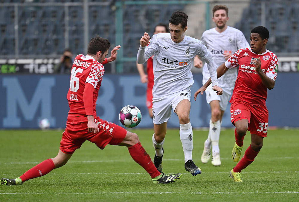 门兴格拉德巴赫士气高涨，领跑德甲积分榜