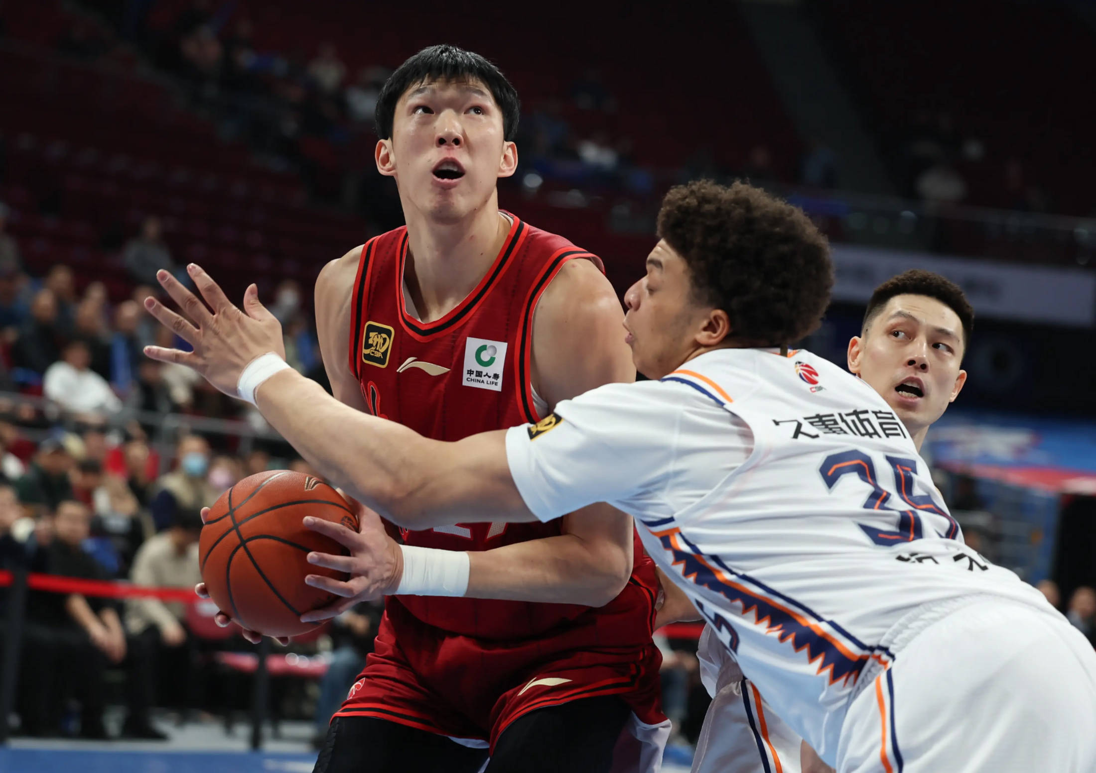 CBA球队遭遇连败，主帅面临压力