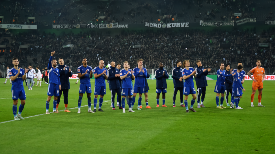 德国队在击剑比赛中斩获冠军