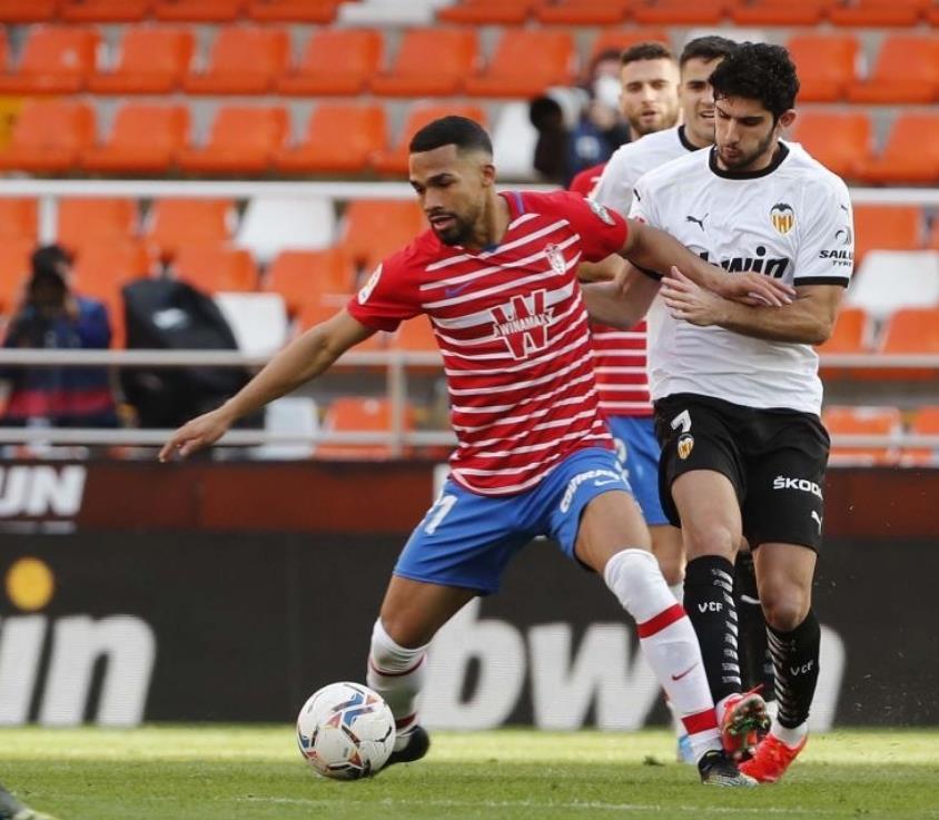 包含瓦朗谢纳主场取胜,继续领跑积分榜的词条 包含瓦朗谢纳主场取胜,继续领跑积分榜的词条