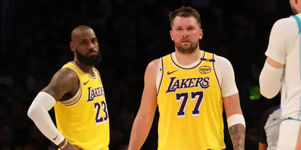 詹姆斯带领湖人击败掘金