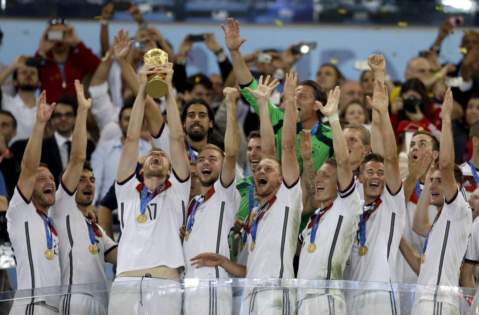 中国队险胜德国队，黄鸭组合带队取胜