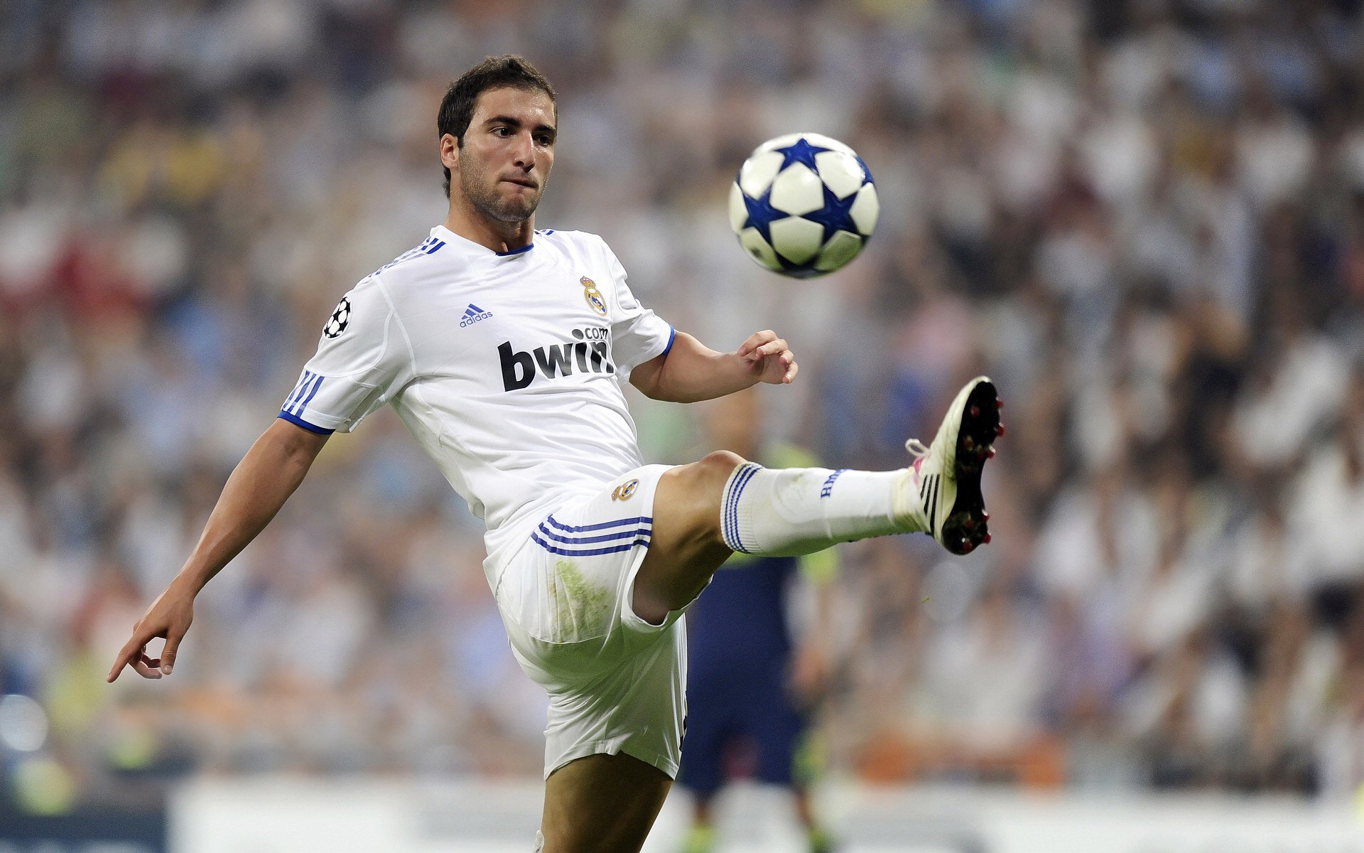 开云体育下载-救赎与征服，绿茵场上的命运交响