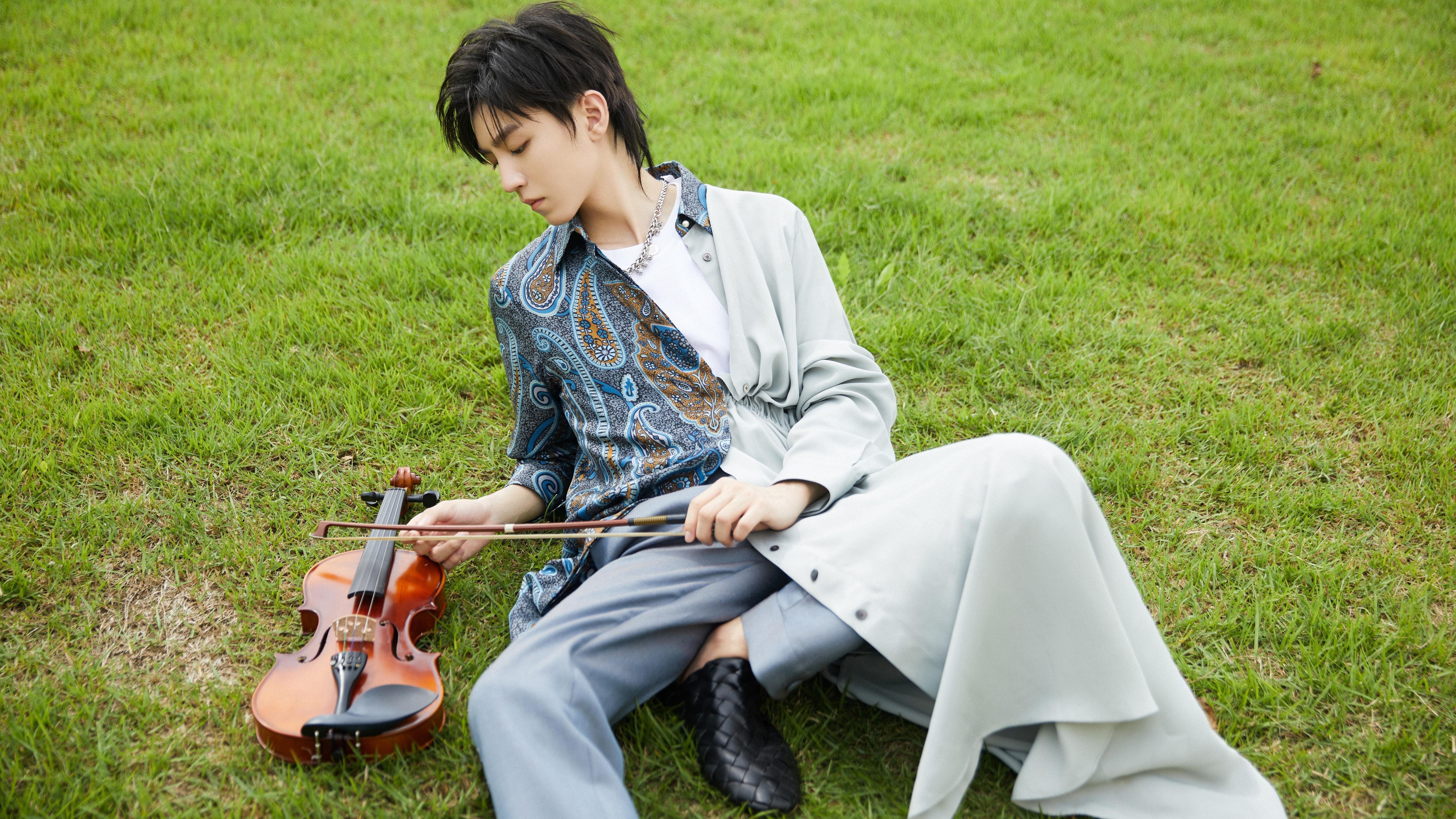 历史性对决，爵士客场掀翻广厦，跨联赛总决赛首战爆冷